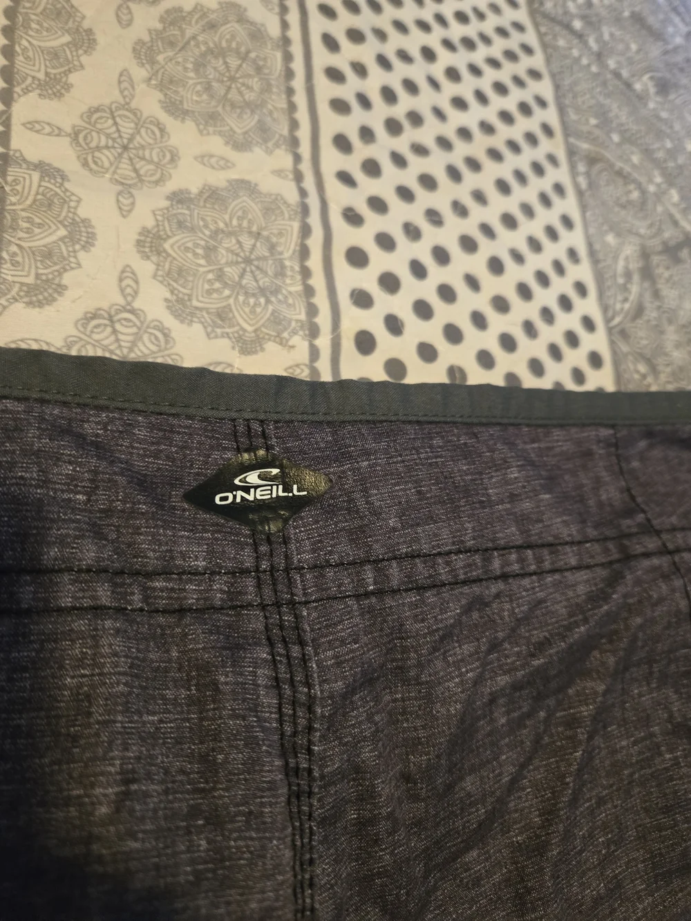 O'Neill Men’s Dark Gray & White Striped Boardshorts Size 33